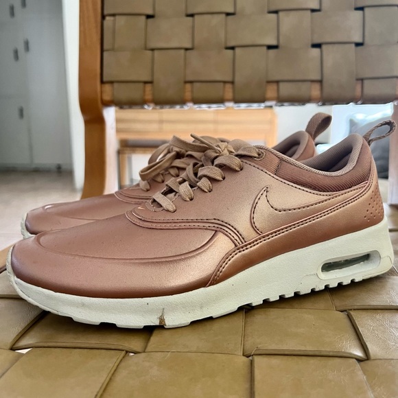 Nike Air Max Thea SE Special Edition Metallic Rose
Gold/ Bronze - Picture 2 of 10